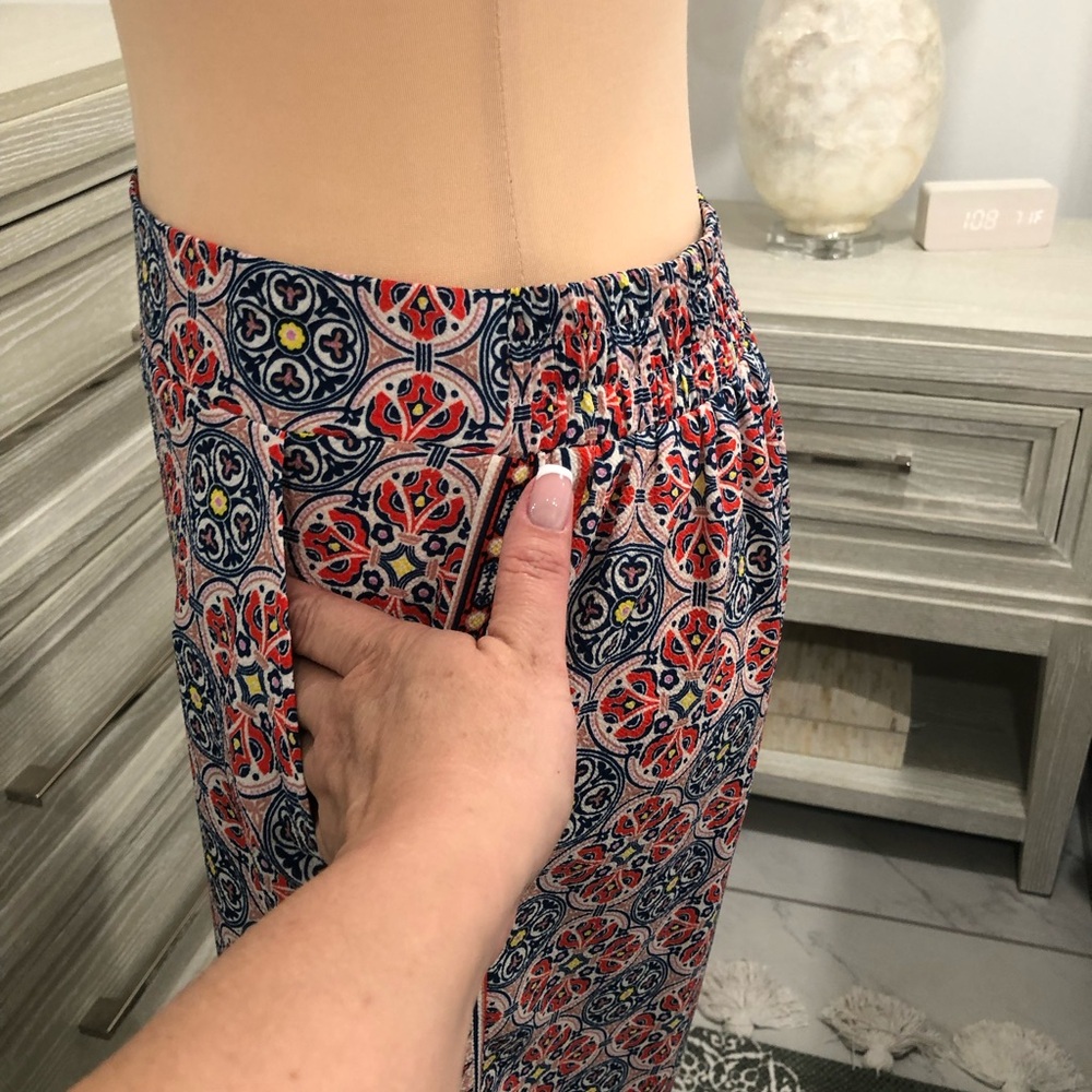 Max Studio Multicolor Patterned Capris - Picture 4 of 13